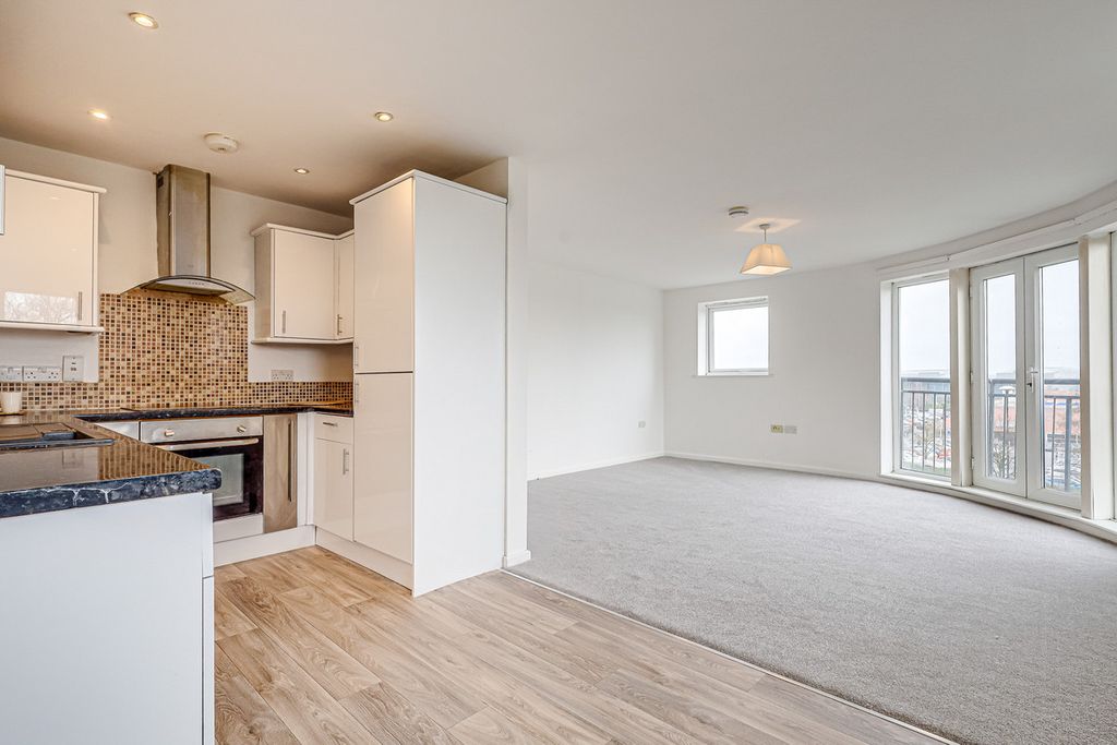 Property photo 3 of 28