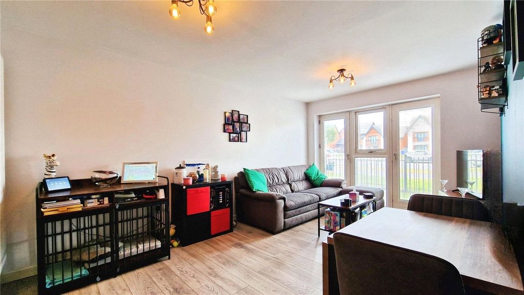 Additional image 12 of 2 bed flat for saleLondon Road, Binfield, Bracknell, Berkshire RG42