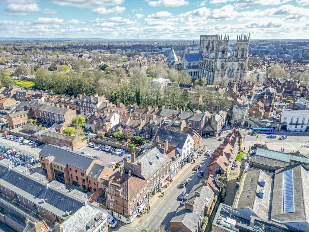 Property photo 2 of 11 Exterior