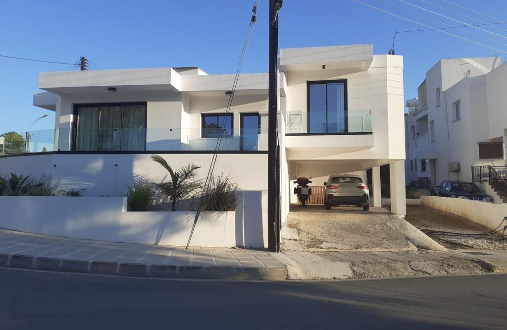 Property photo 1 of 24 Parking