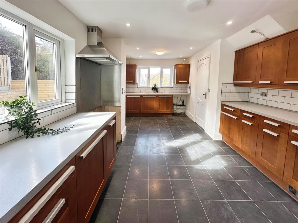Property photo 1 of 33 Dining Kitchen
