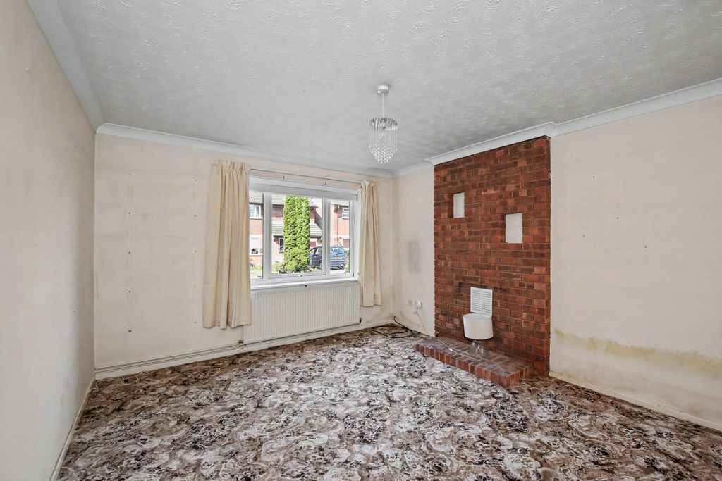 Property photo 2 of 12 Serbert Road - Lounge