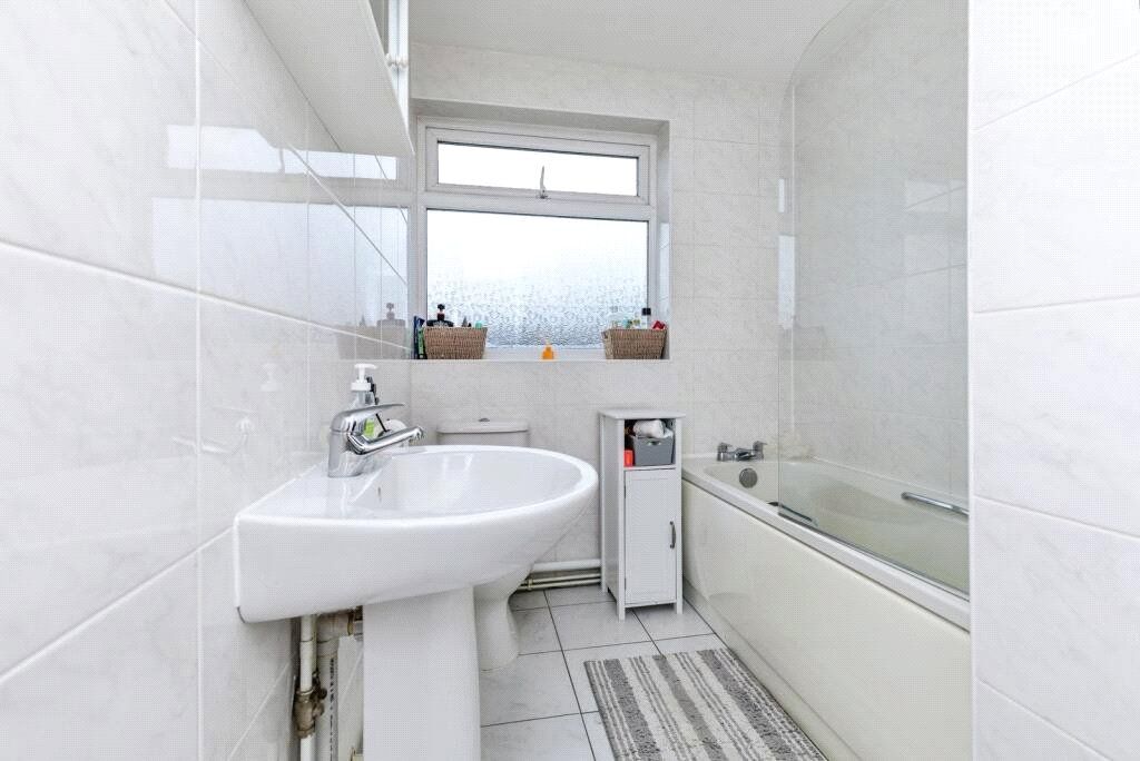 Property photo 3 of 18 Bathroom