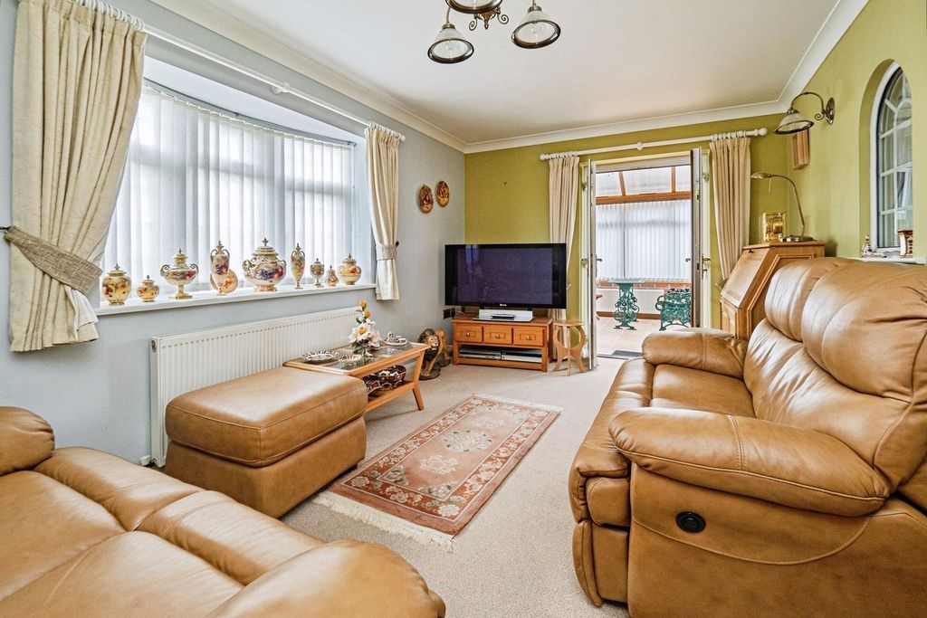 Property photo 2 of 20