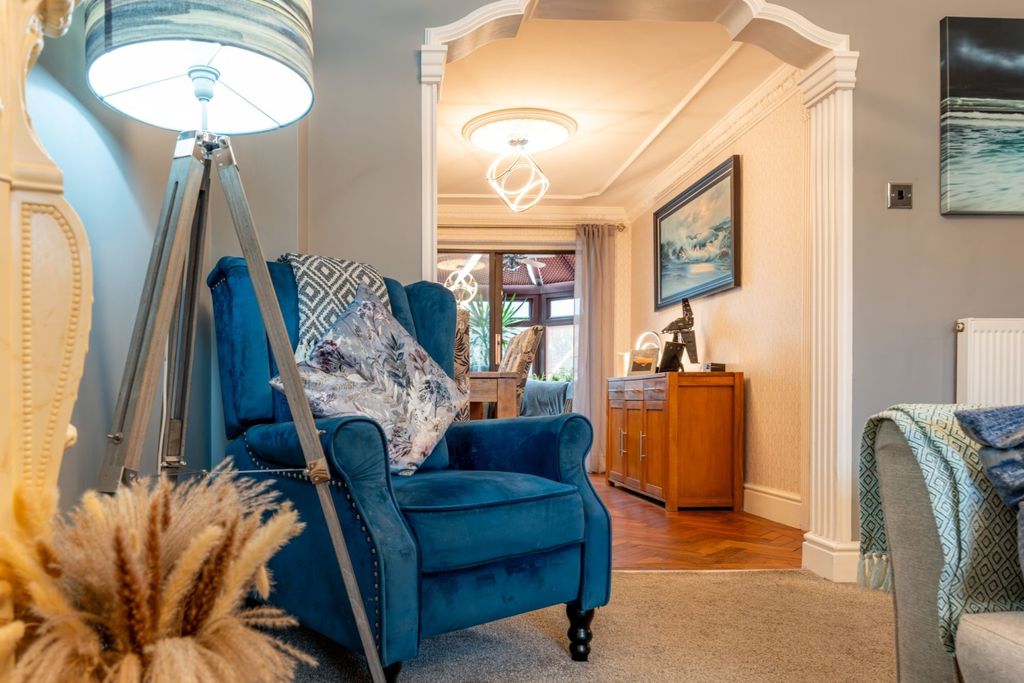 Property photo 2 of 29 Pennyfarthing33