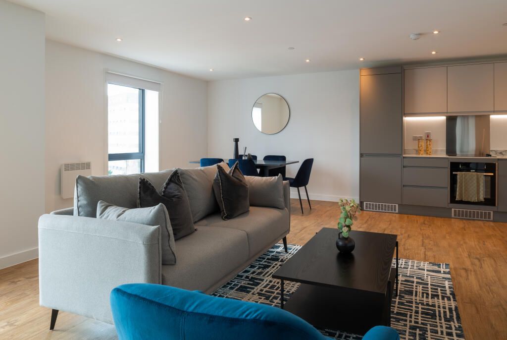Property photo 1 of 3 2 Bed Flat To Rent Cabot Cl, London Cr0