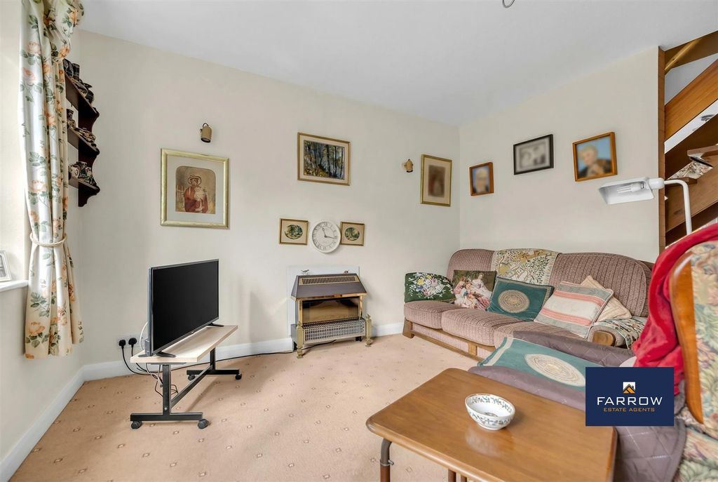 Property photo 2 of 40 Living Room