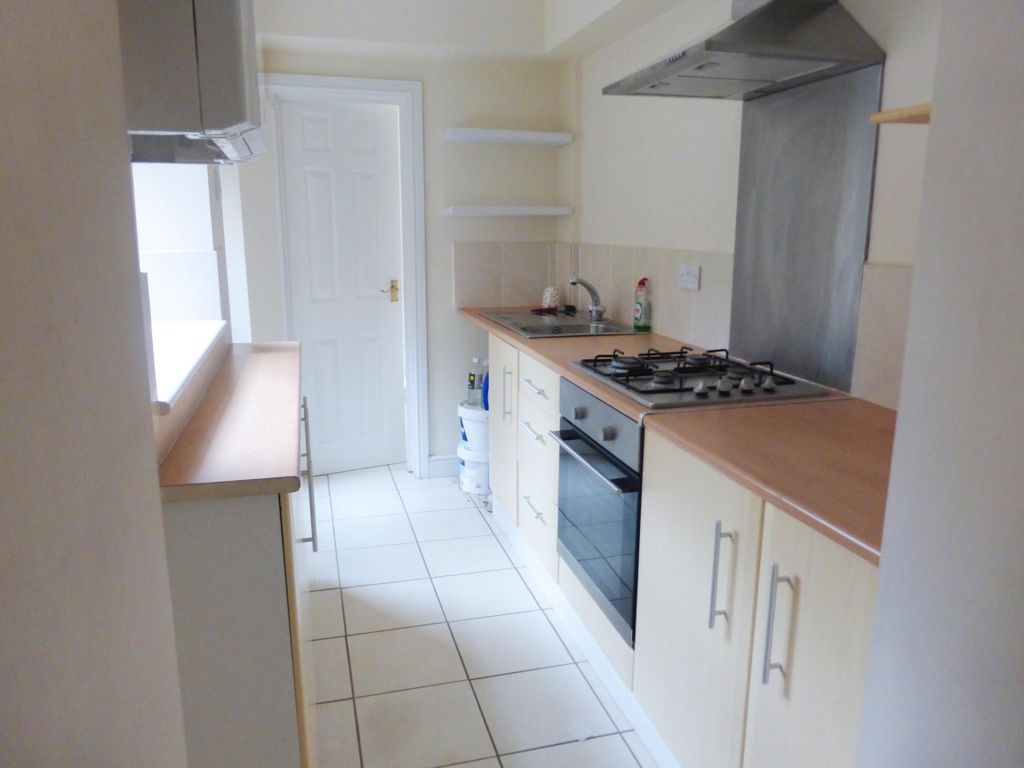 Property photo 2 of 5 Kitchen