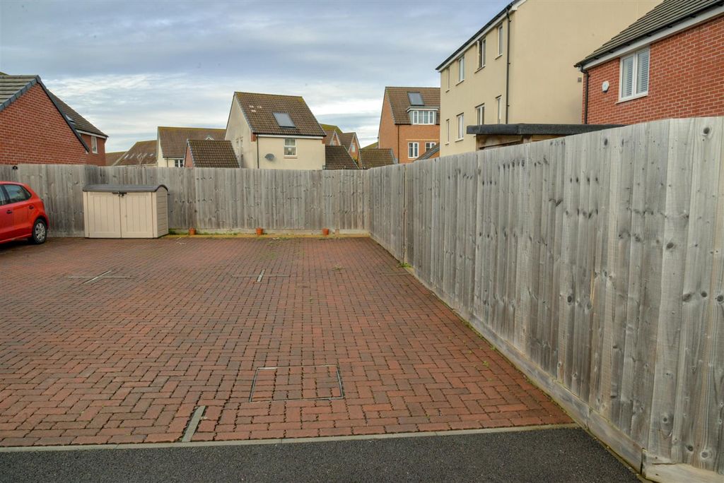 Property photo 2 of 2 Driveway 1.Jpg