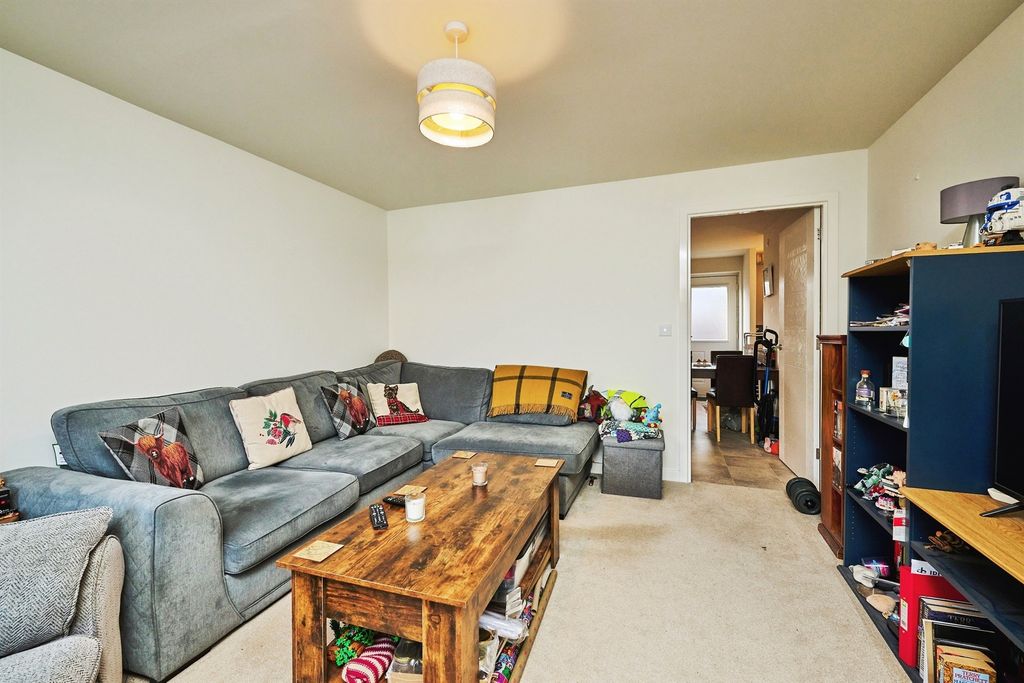 Property photo 3 of 11