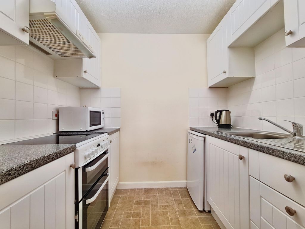 Property photo 3 of 12 Kitchen