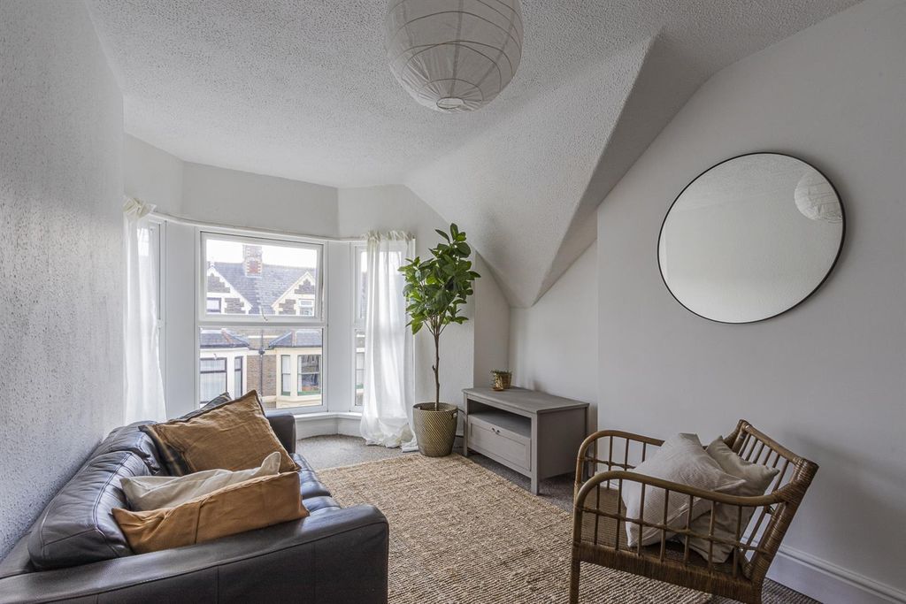 Property photo 2 of 10 Claude Road 41, Sff-1.Jpg