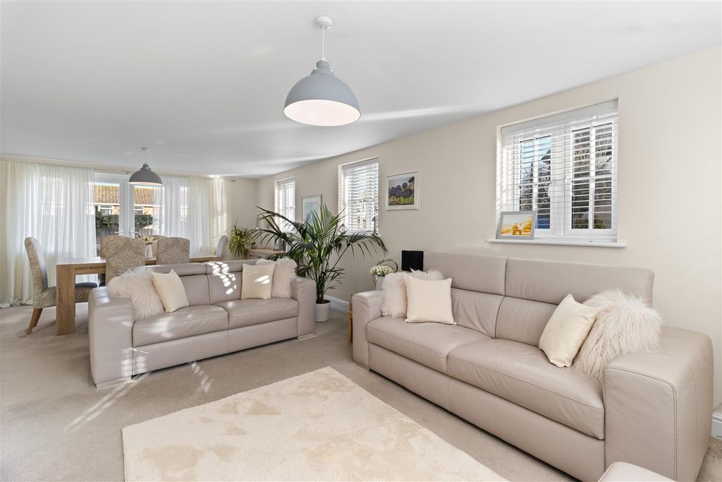 Property photo 3 of 36 Living Room