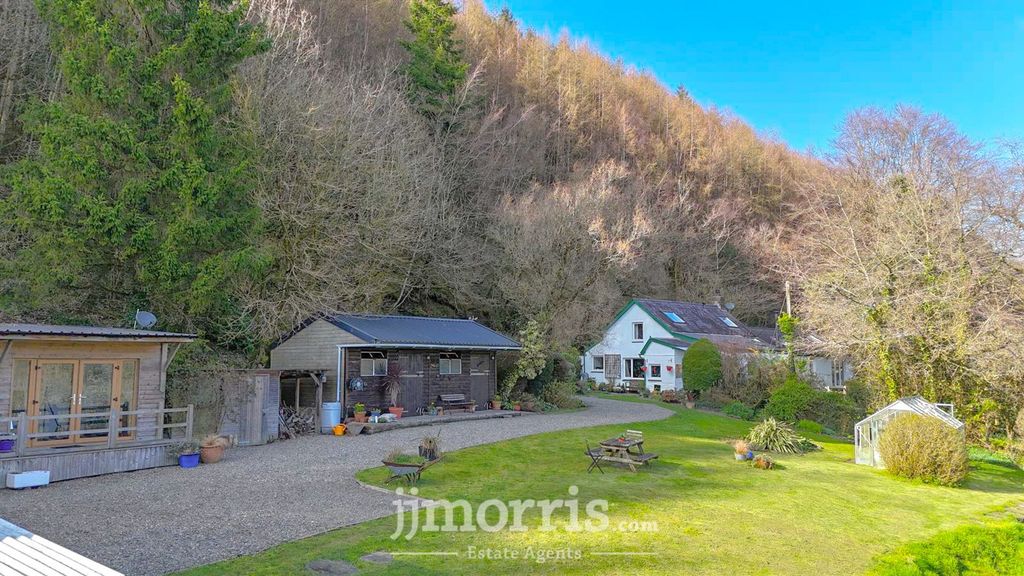 Property photo 1 of 44