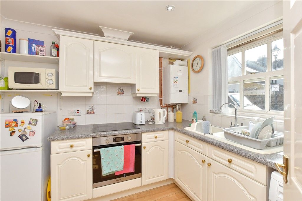 Property photo 3 of 11 Kitchen