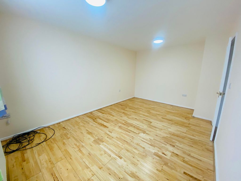 Property photo 3 of 7 Living Room