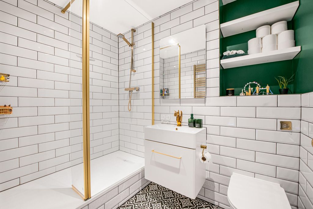 Property photo 3 of 24 Bathroom