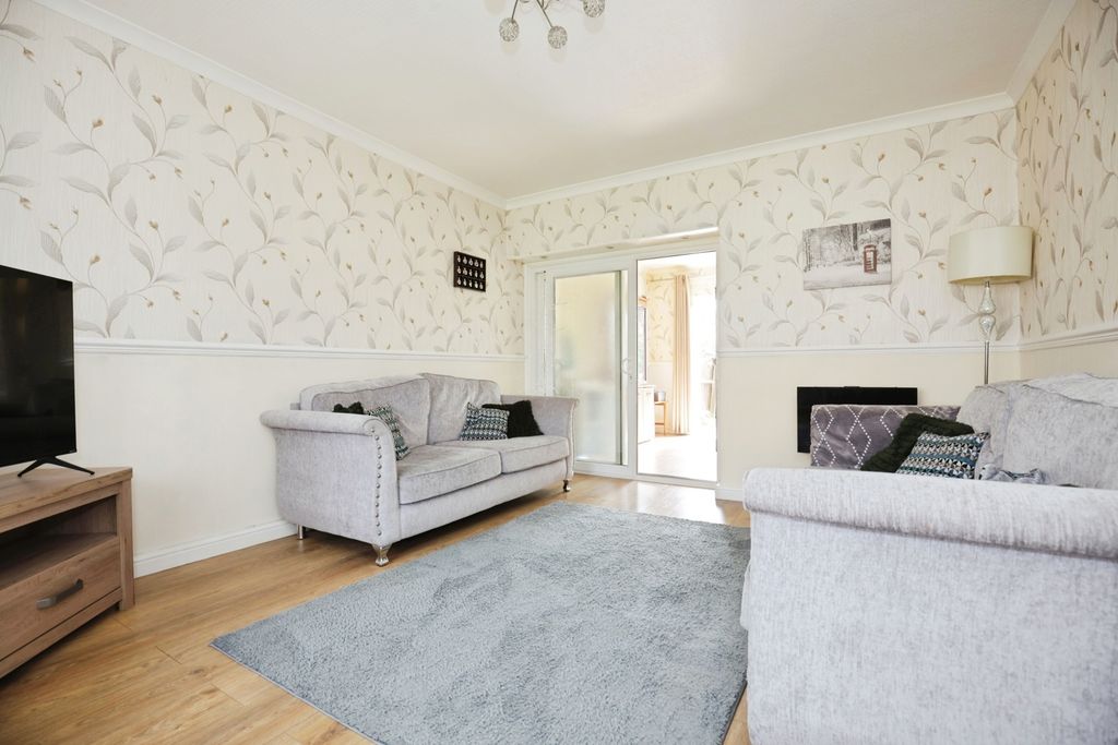 Property photo 2 of 17 Photo