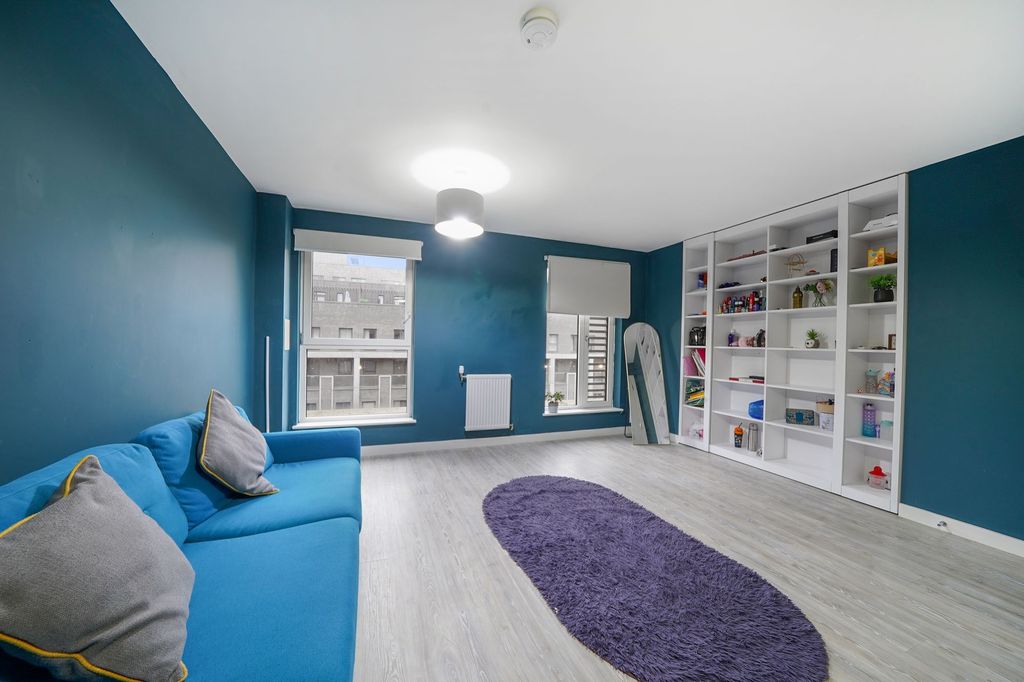 Property photo 3 of 24