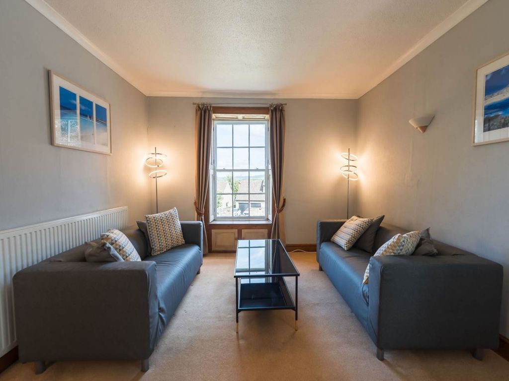 Property photo 3 of 13 Lounge 1