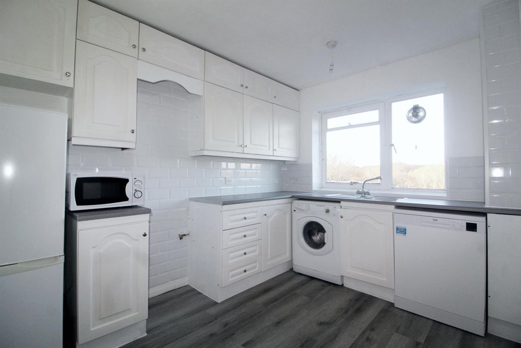 Property photo 2 of 7 Ekitchen.Jpg