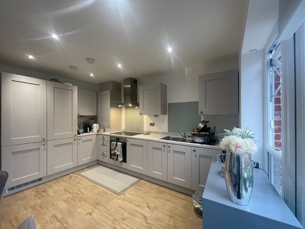 Property photo 3 of 12 Kitchen