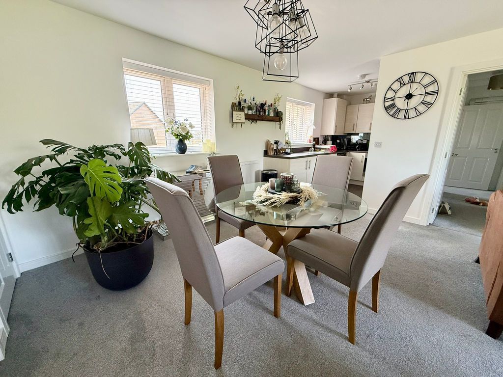 Property photo 3 of 16 Dining Area