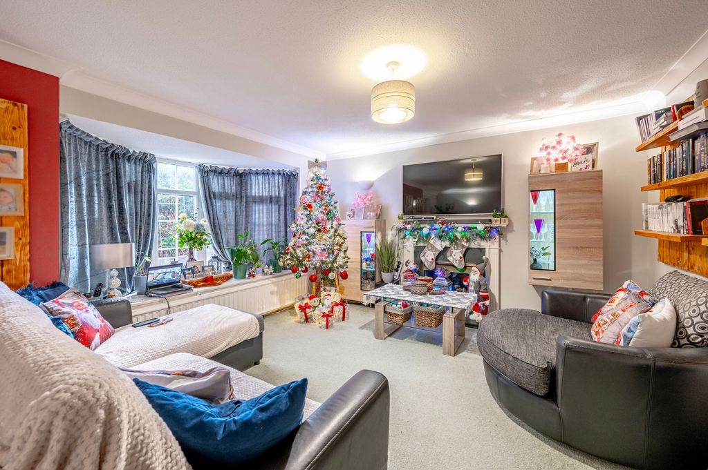 Property photo 2 of 17