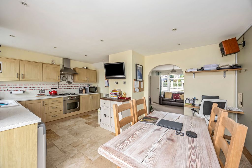 Property photo 3 of 11