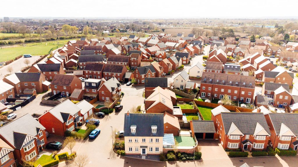 Property photo 1 of 32