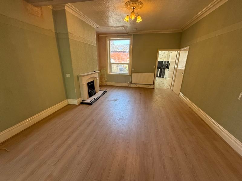 Property photo 3 of 11 Photo 6