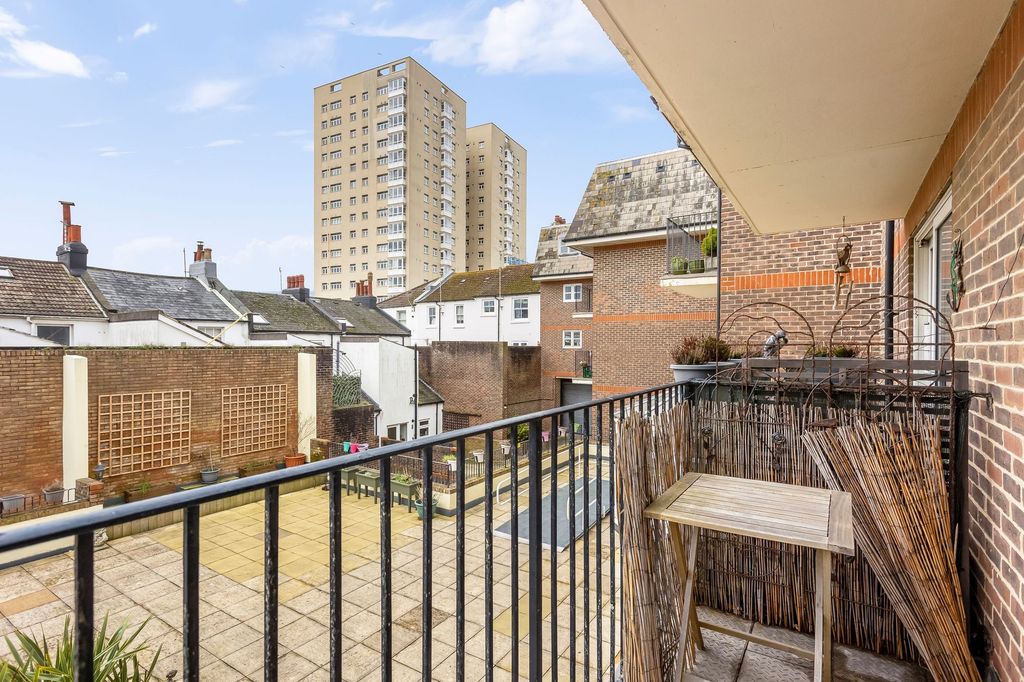 Property photo 3 of 24