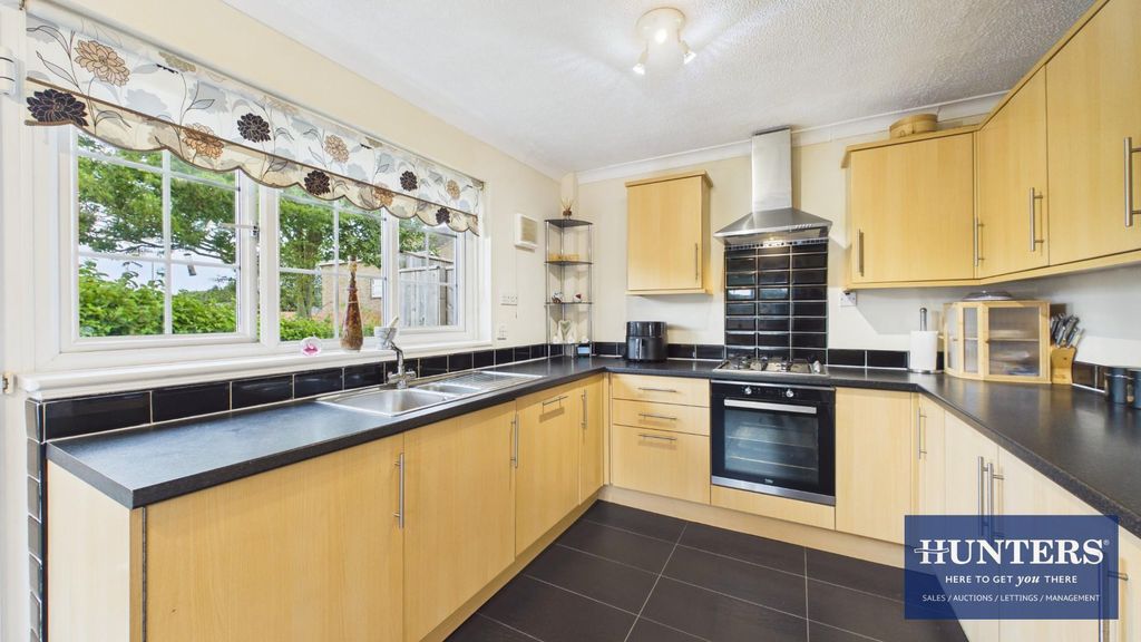 Property photo 3 of 19 Kitchen/Dining Area