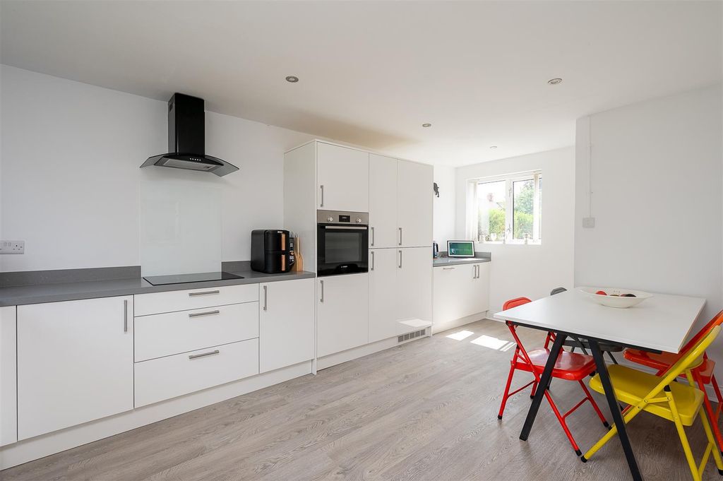 Property photo 3 of 11 Xgzphbwsre2T4Rsm9_Mrig.Jpg