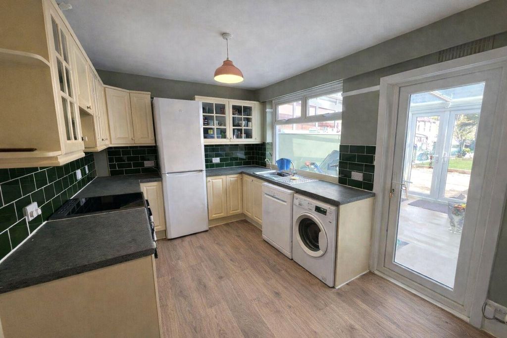 Property photo 3 of 21 Kitchen/Dining