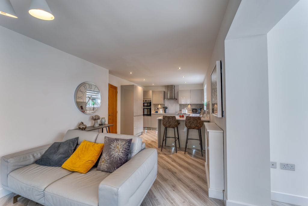 Property photo 3 of 21