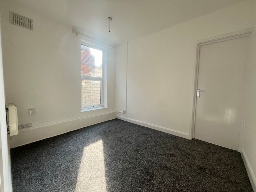 Property photo 2 of 4 Bedroom