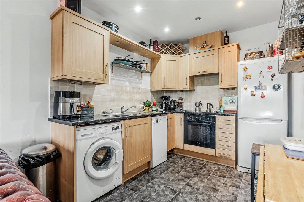 Property photo 3 of 16 Kitchen