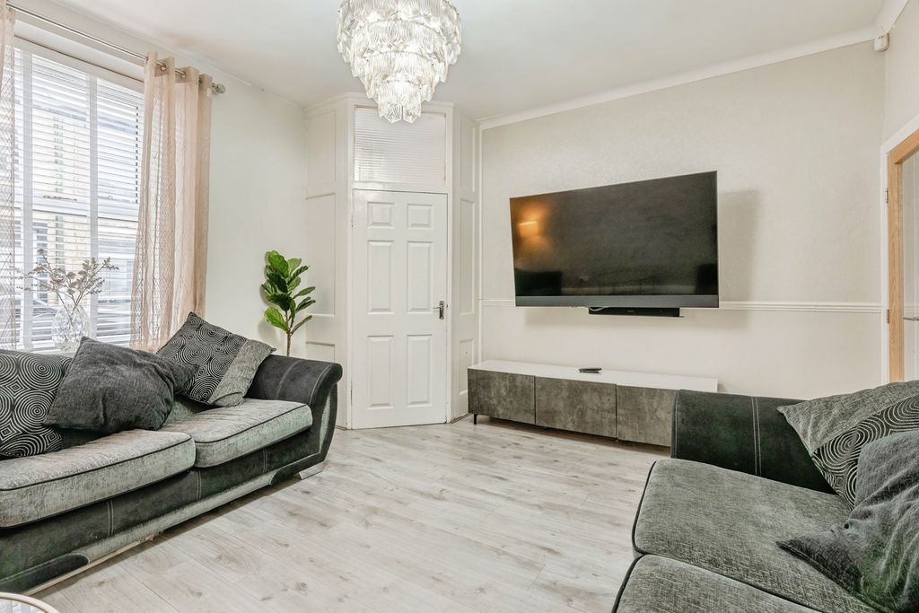 Property photo 3 of 17 Pbox-Img.Jpg