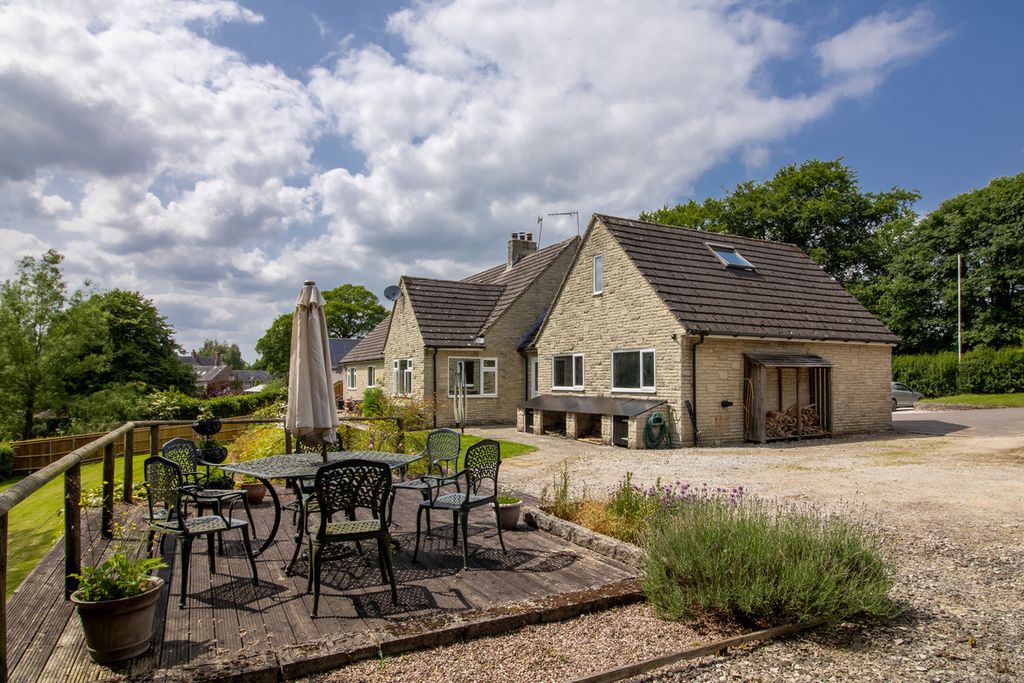 Property photo 2 of 39