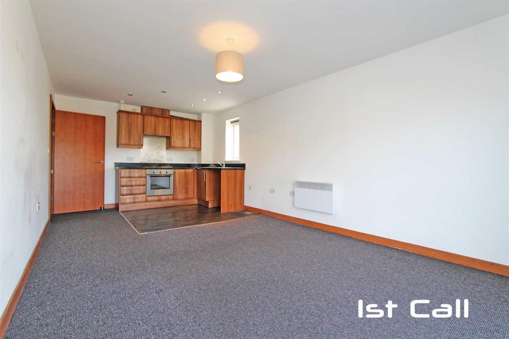 Property photo 3 of 9 Lounge/ Kitchen