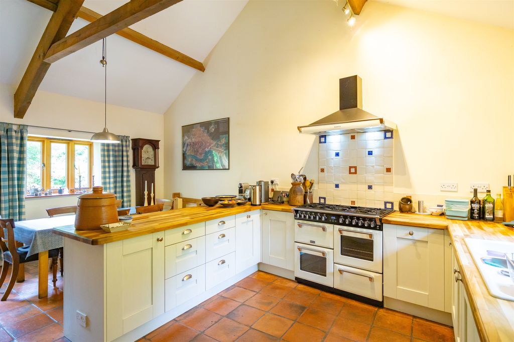 Property photo 3 of 32