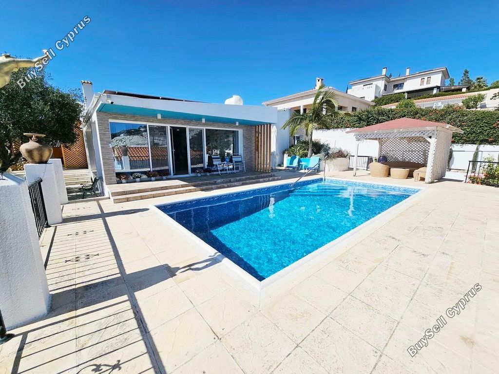 Property photo 3 of 96