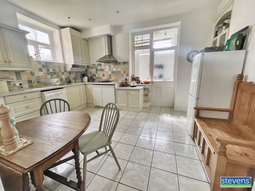 Property photo 2 of 32 Image00030