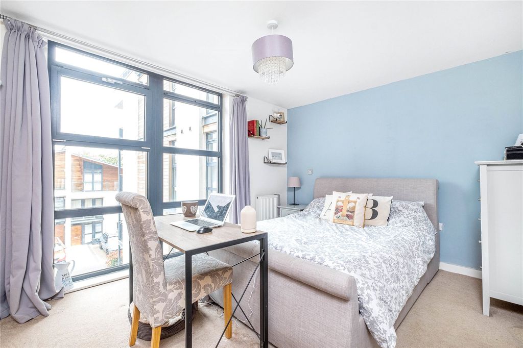 Property photo 2 of 15 Bedroom