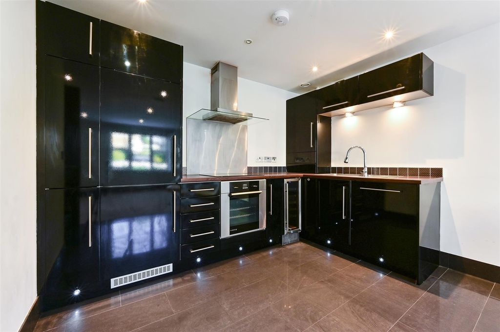 Property photo 2 of 16 Chesham Heights A15  (1).Jpg