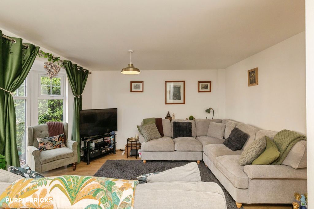 Property photo 3 of 28