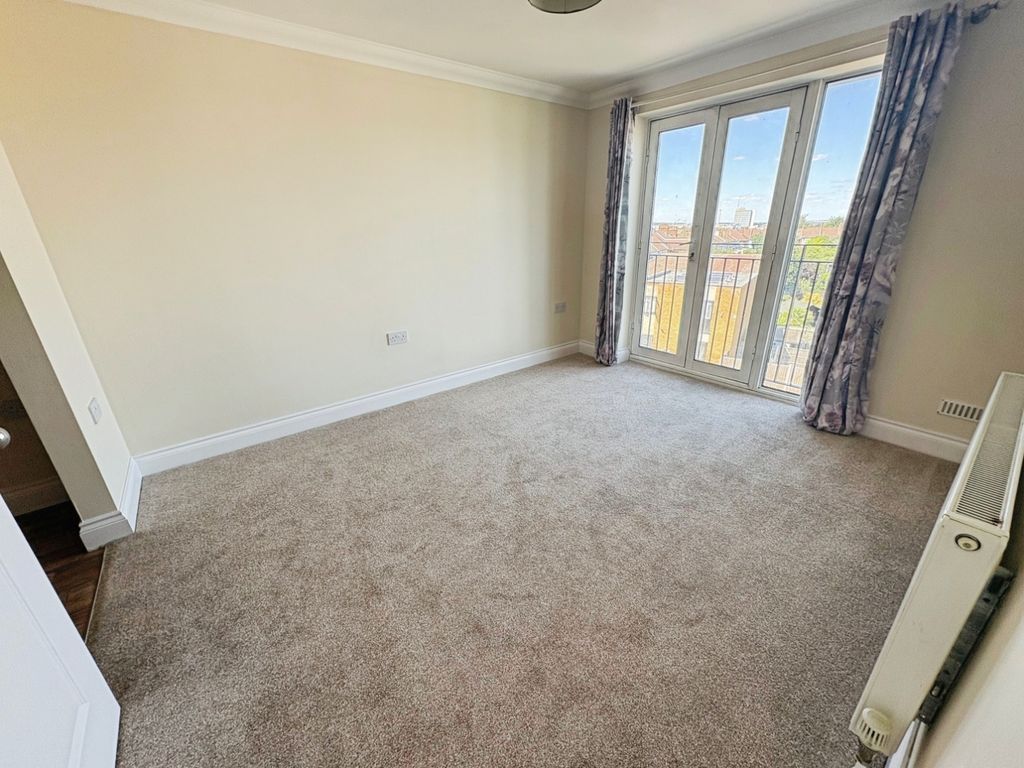 Property photo 3 of 7 Lounge