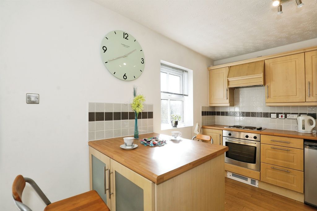 Additional image 6 of 2 bed flat for saleBlakemere Drive, Northwich CW9