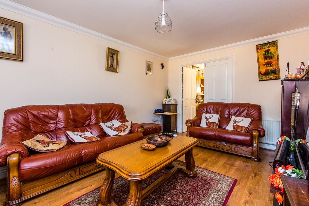 Property photo 2 of 10 Lounge